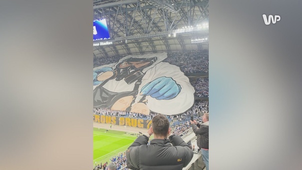 Ależ oprawa kibiców Lecha! Wymowny przekaz w kierunku Bayeru